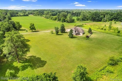 11405 Berkshire Dr, Clio, MI, 48420-1782 | Card Image