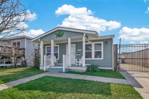 5721 Sylvia Dr, Galveston, TX, 77551-5074 | Card Image