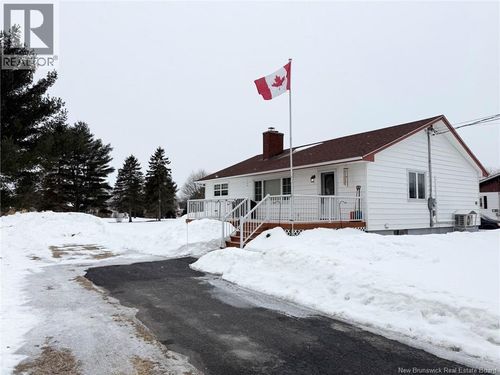 60 Mcintosh St, Miramichi, NB, E1N2B3 | Card Image