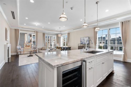 6112-6000 Royal Ct, North Hills, NY, 11040-2614 | Card Image