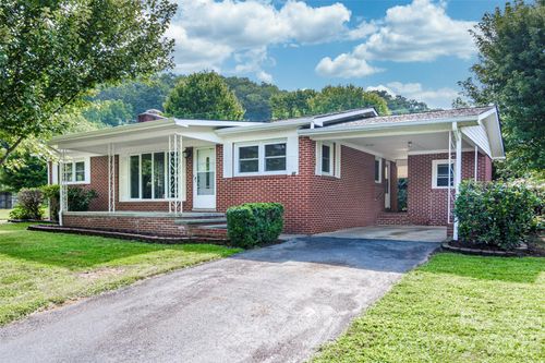 32 Kathy Dr, Waynesville, NC, 28786-5262 | Card Image