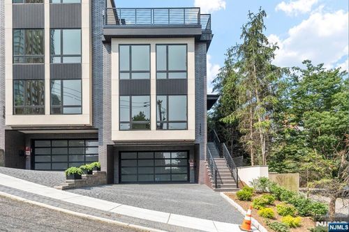 135 Old Palisade Rd, Fort Lee, NJ, 07024-7001 | Card Image