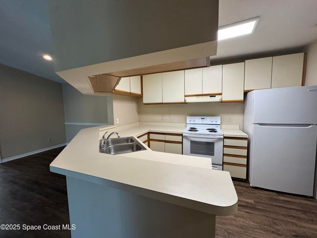 1019 - 7667 N Wickham Rd, Condo with 2 bedrooms, 2 bathrooms and null parking in MELBOURNE FL | Image 7