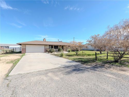 11135 Truchas Rd, Apple Valley, CA, 92308-7882 | Card Image