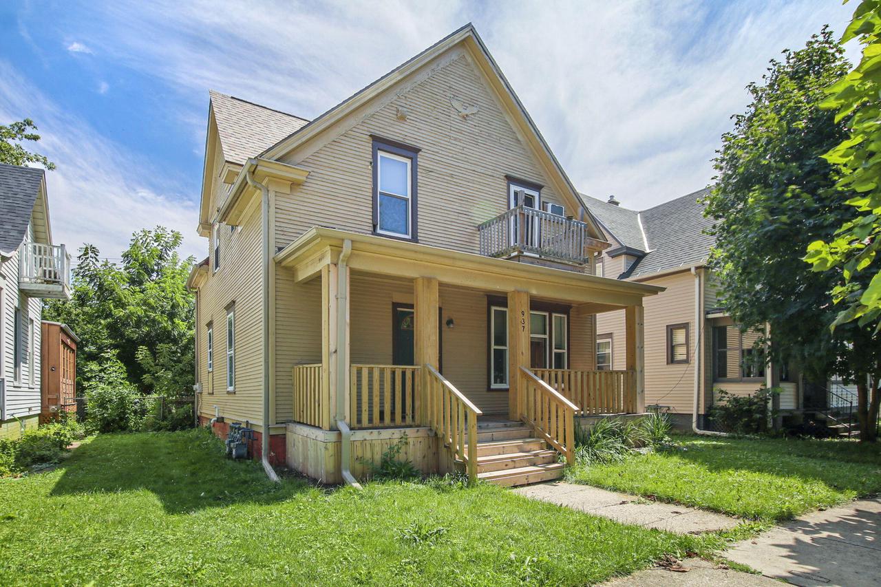 Grove Ave, Racine, WI 53405