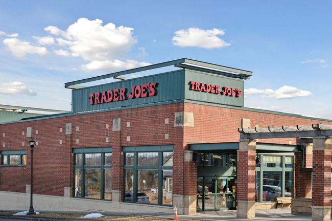 Only three city blocks from Trader Joe's grocery store and liquor store | Image 24