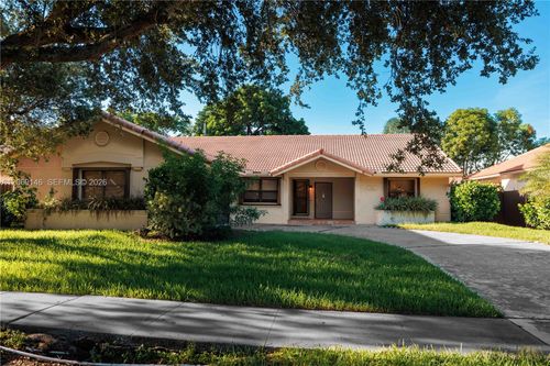 15821 Huntridge Rd, Davie, FL, 33331-2559 | Card Image