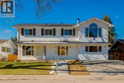 43 Mapleburn Drive Se, Calgary, AB, T2J1Y3 | Card Image