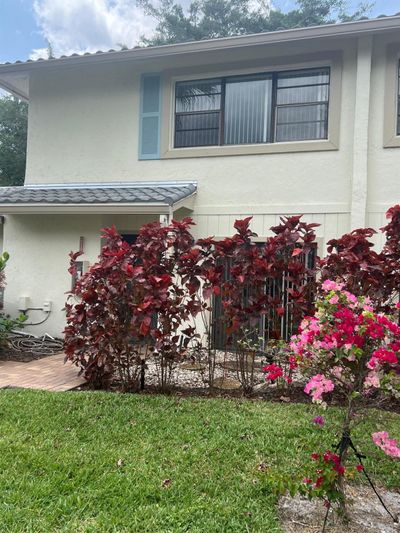 6B - 6 Westgate Lane, Townhouse with 2 bedrooms, 2 bathrooms and null parking in Boynton Beach FL | Image 2