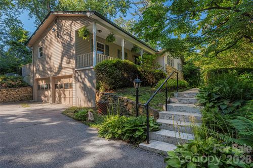19-142 Whisperwood Dr, Hendersonville, NC, 28791-9030 | Card Image