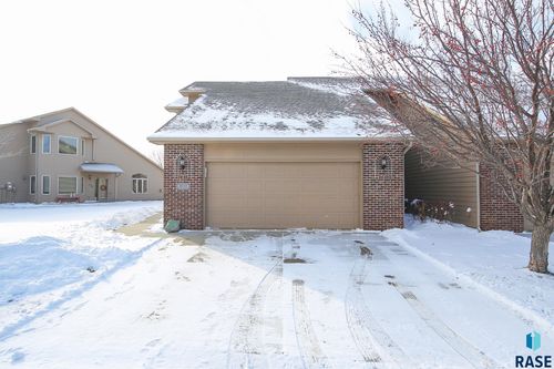 8103 S Brenda Pl, Sioux Falls, SD, 57108-6321 | Card Image