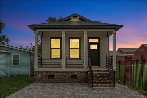 6435 Urquhart St, New Orleans, LA, 70117-1431 | Card Image