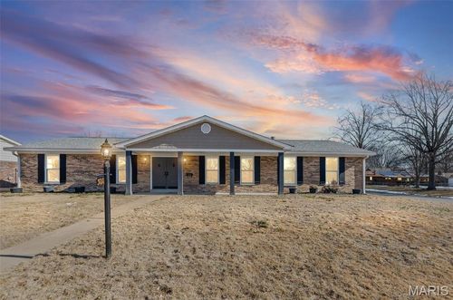 300 Derbyshire Dr, Swansea, IL, 62226-2431 | Card Image