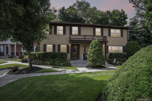 414 Pawnee Ct, Suffern, NY, 10901-4124 | Card Image