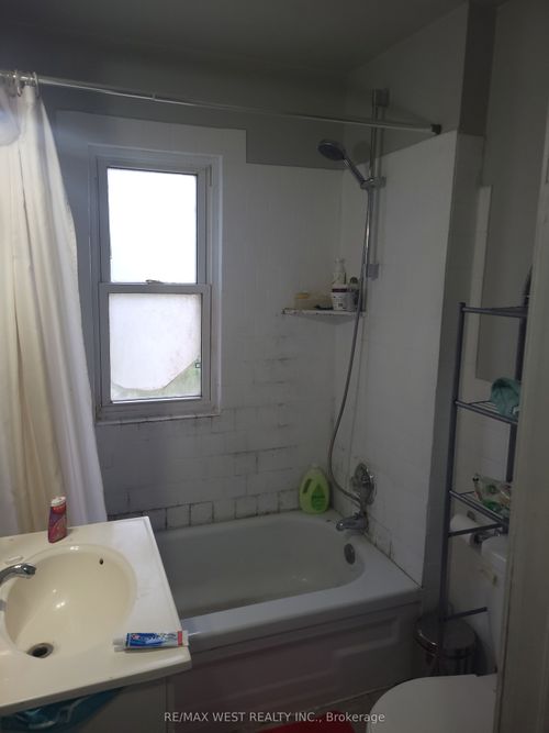 1240-1238 Niagara St, Windsor, ON, N9A3V6 | Card Image