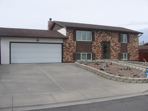 335 Cedar St, Green River, WY, 82935-4709 | Card Image