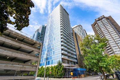 604 - 210 Simcoe St, Condo with 2 bedrooms, 1 bathrooms and null parking in Toronto ON | Image 2