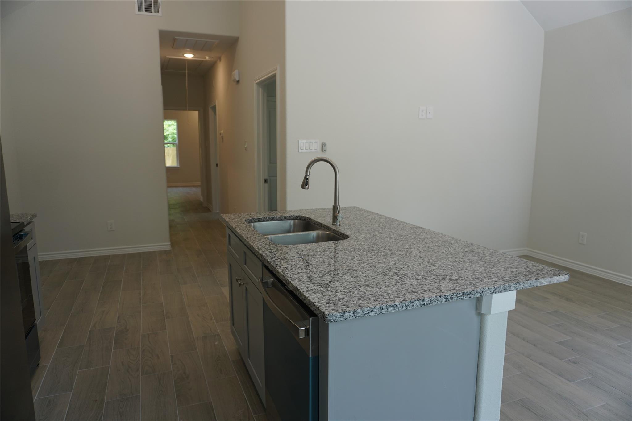 Residential Lease in Willis 5
