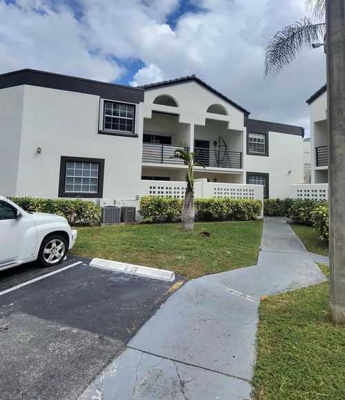 h106-9741 Fontainebleau Blvd, Miami, FL, 33172-6725 | Card Image