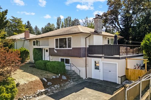 765 Lily Ave, Victoria, BC, V8X3R7 | Card Image