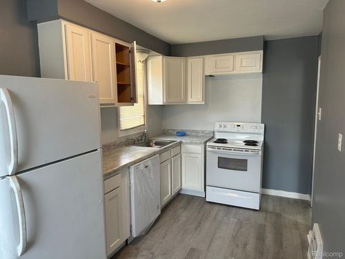 15918 Meyer Ave, Allen Park, MI, 48101-3610 | Card Image