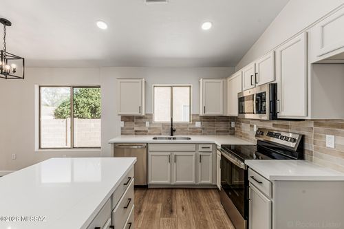 8046 W Misty Brook Place, Tucson, AZ, 85743 | Card Image