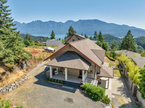 931 Rivendell Dr, Bowen Island, BC, V0N1G1 | Card Image