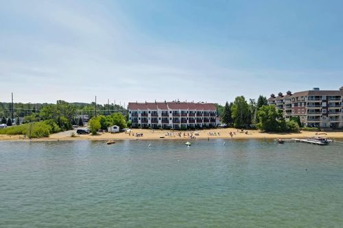 1995 N Us Highway 31 N, Traverse City, MI, 49686-3747 | Card Image