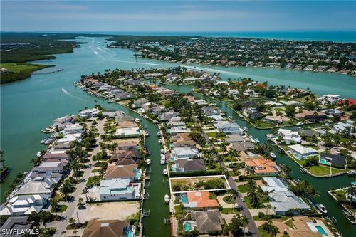 2165 Tarpon Rd, NAPLES, FL, 34102-1563 | Card Image