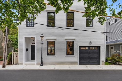 8 Lawrence St, Boston, MA, 02129-3516 | Card Image