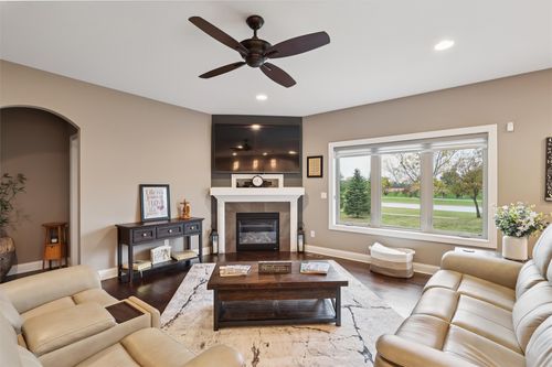 9146 Canyon St, West Des Moines, IA, 50266-8572 | Card Image