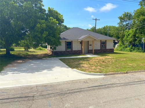 803 Hulme St, Bowie, TX, 76230-4209 | Card Image