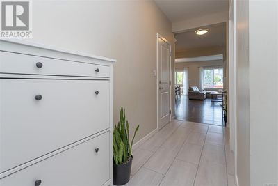 402 Bonaparte St, House other with 3 bedrooms, 3 bathrooms and 3 parking in Victoria BC | Image 2