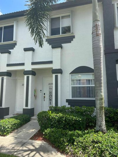 2220 - 2220 Se 26th Ln, Townhouse with 3 bedrooms, 2 bathrooms and null parking in Homestead FL | Image 1