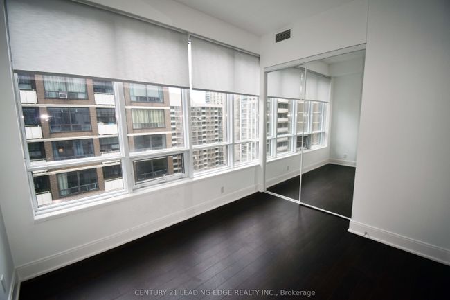 1503 - 21 Balmuto St, Condo with 2 bedrooms, 2 bathrooms and null parking in Toronto ON | Image 15