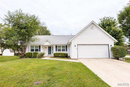 3246 Hunters Way, Belleville, IL, 62221-3433 | Card Image