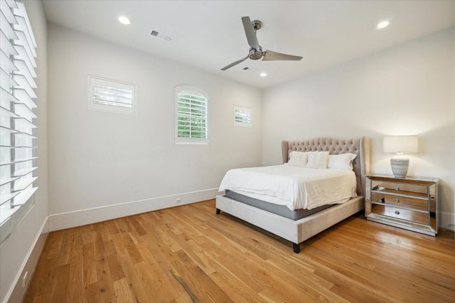 E - 22 E Shady Ln, House other with 5 bedrooms, 5 bathrooms and 3 parking in Houston TX | Image 34