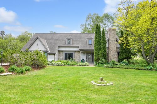906 Scenic Heights Dr, DELAFIELD, WI, 53018-1055 | Card Image