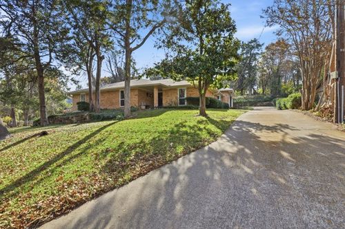 534 W Red Bird Ln, Duncanville, TX, 75116-2028 | Card Image