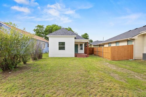 607 W Sears St, Denison, TX, 75020-3219 | Card Image
