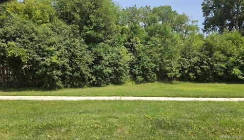 39668 Dequindre Road, Sterling Heights, MI, 48310 | Card Image