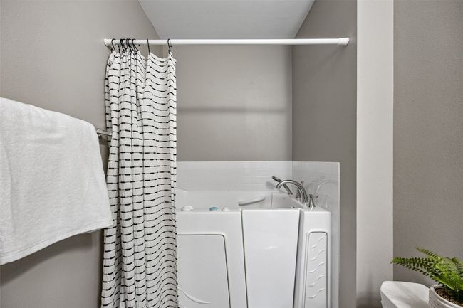 UNIT-12 - 1458 Tower Ln Ne, Condo with 2 bedrooms, 2 bathrooms and null parking in Cedar Rapids IA | Image 23