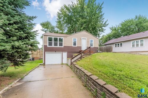 1304 E 22nd St Street, Sioux Falls, SD, 57105 | Card Image