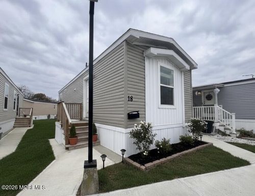 18 Avenue A, Keansburg, NJ, 07734-3204 | Card Image