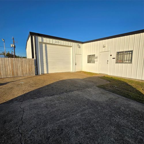 215 Fresa Rd, Pasadena, TX, 77502-4762 | Card Image