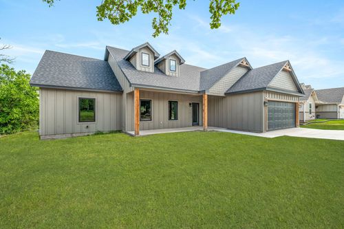 1007 Westwood Dr, Graham, TX, 76450-4338 | Card Image