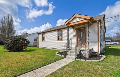 2420 Fenelon St, Chalmette, LA, 70043-4920 | Card Image