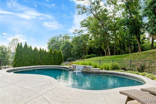 5319 Lancelot Dr, Weldon Spring, MO, 63304-5742 | Card Image