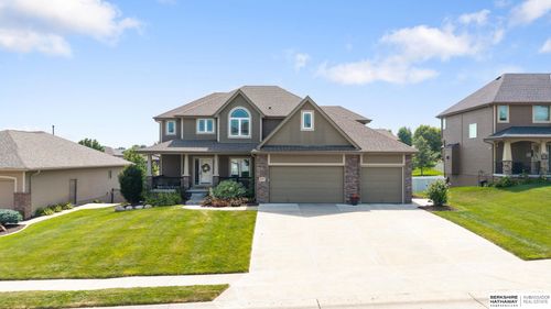 6829 Park Crest Dr, Papillion, NE, 68133-2114 | Card Image