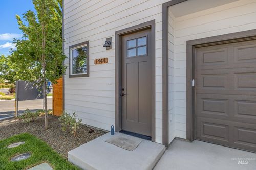 1427 N Bluffs Ridge Ln, Boise, ID, 83704-8661 | Card Image